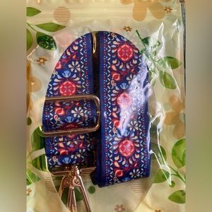 Patterned wide crossbody strap
